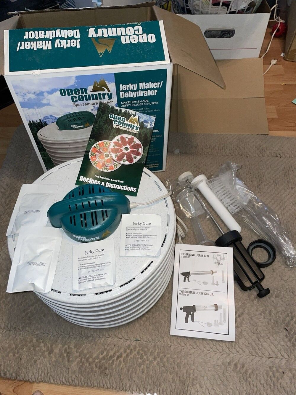 Nesco Open Country FD-28SK 7 Tray Jerky Maker Dehydrator Kit + Bonus Jerky Gun